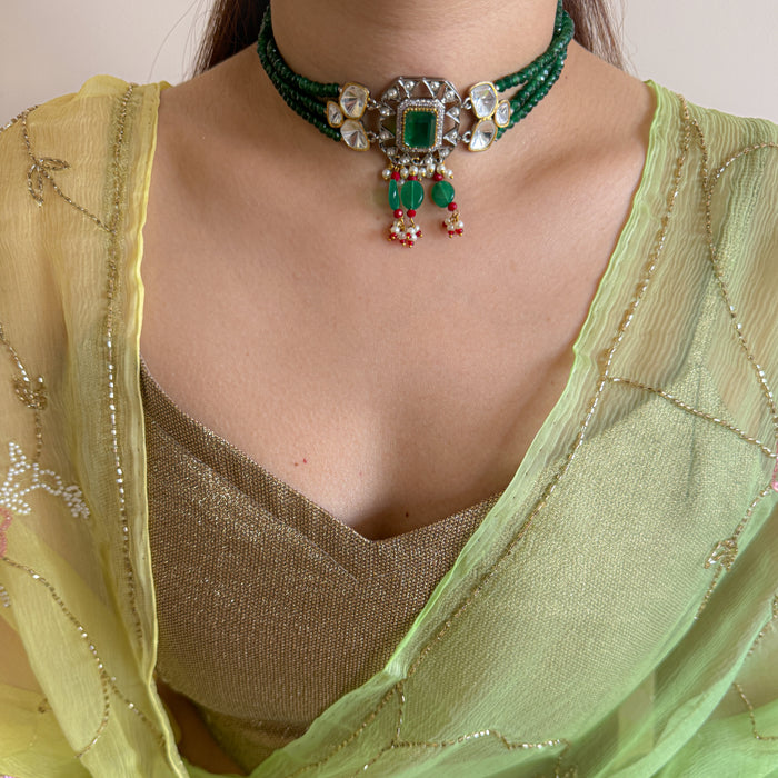 Glooming Emerald Kundan Necklace